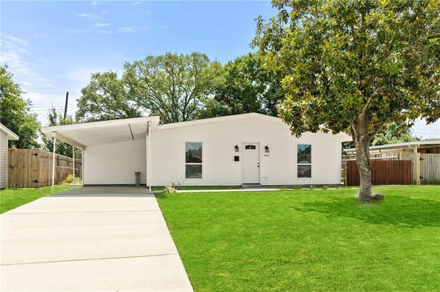 2122 N Butterfly Cir, Terrytown, LA 70056 - view of front of home with driveway and a carport