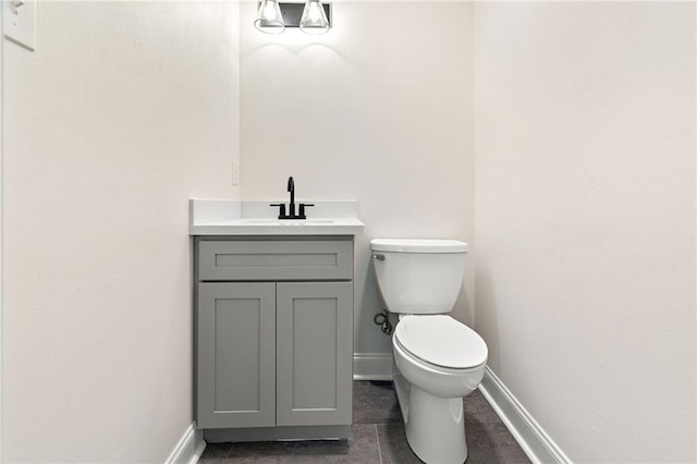 2122 N Butterfly Cir, Terrytown, LA 70056 - bathroom with baseboards, toilet, vanity, and tile patterned floors