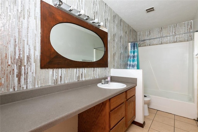 301618 Jean Lafitte Pkwy, Chalmette, LA 70043 - full bath featuring wallpapered walls, toilet, vanity, tile patterned flooring, and shower / bath combo with shower curtain