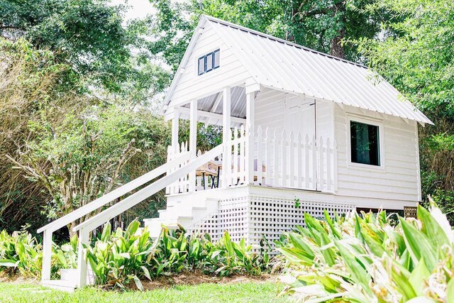 4 Riverdale Dr, Covington, LA 70433 - view of side of home with a metal roof