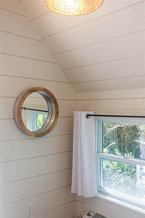 4 Riverdale Dr, Covington, LA 70433 - detailed view of wood walls