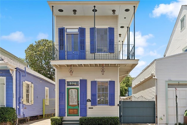 530 Spain St, New Orleans, LA 70117 - view of front of house featuring a balcony, a gate, and fence