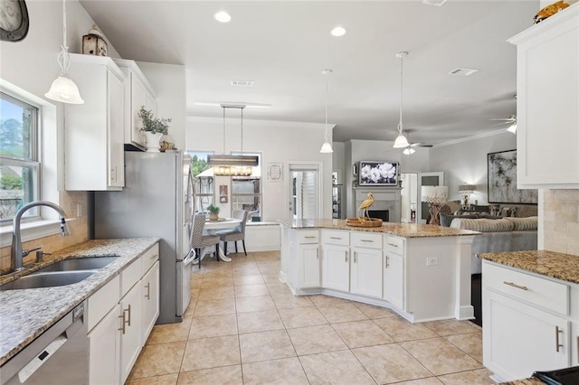 28591 Water Oak Loop, Ponchatoula, LA 70454 - kitchen with stainless steel appliances, ceiling fan, tasteful backsplash, a sink, and open floor plan