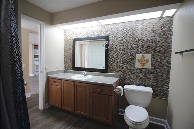 1580 Harbor Dr Unit 127, Slidell, LA 70458 - bathroom with wood finished floors, toilet, vanity, and baseboards