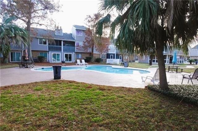 68 Avant Garde Cir Unit 68, Kenner, LA 70065 - swimming pool featuring a patio and a yard