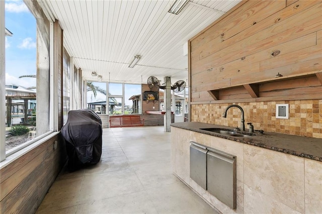 view of patio featuring a sink, a grill, and area for grilling