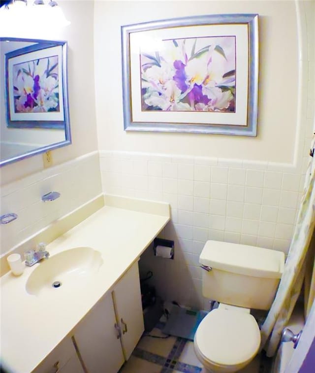 1513 Mason Smith Ave, Metairie, LA 70003 - full bathroom featuring tile walls, vanity, toilet, and wainscoting