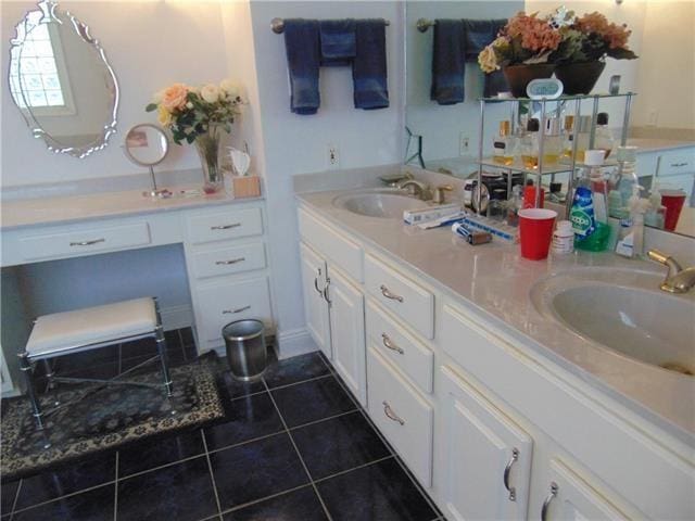 3008 Beaulieu St, Metairie, LA 70001 - full bath featuring tile patterned flooring and double vanity
