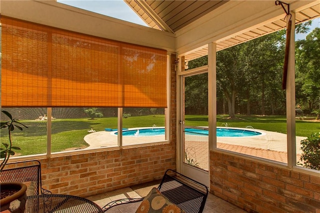 sunroom featuring vaulted ceiling