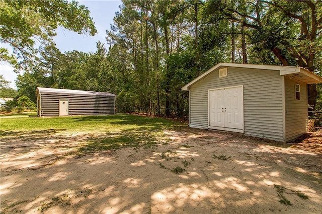 view of yard with a storage shed and an outdoor structure