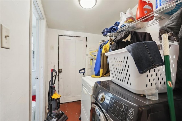 3979 S Front St, New Orleans, LA 70115 - washroom with washing machine and clothes dryer
