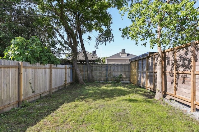 3979 S Front St, New Orleans, LA 70115 - view of yard