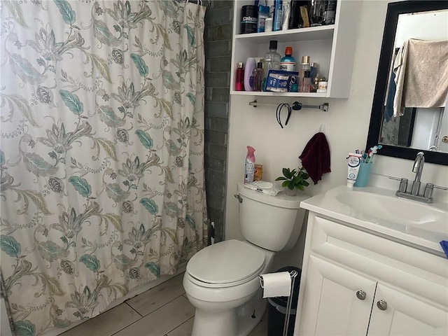 441315 Herrmann St, Metairie, LA 70006 - bathroom featuring toilet, curtained shower, vanity, and tile patterned floors