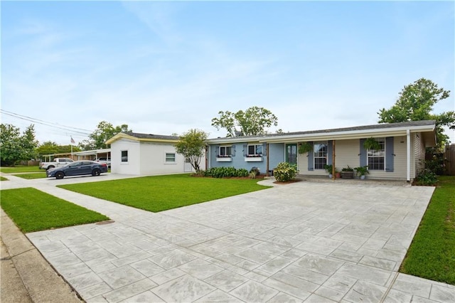 33 Caribou Ct, Metairie, LA 70003 - single story home featuring concrete driveway and a front yard