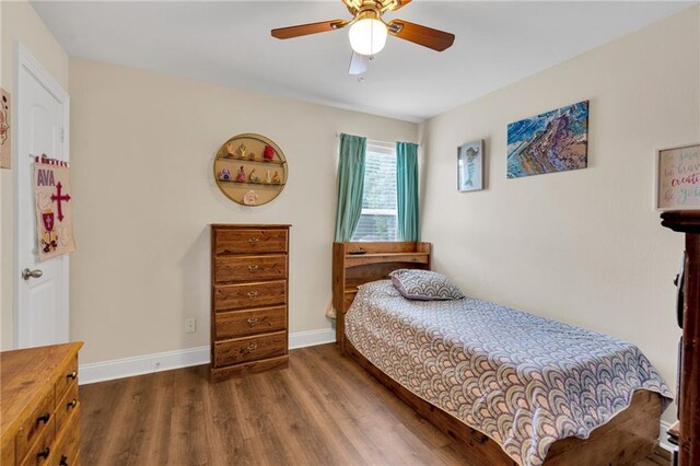 682 Amy Ct, Covington, LA 70433 - bedroom featuring wood finished floors, baseboards, and ceiling fan