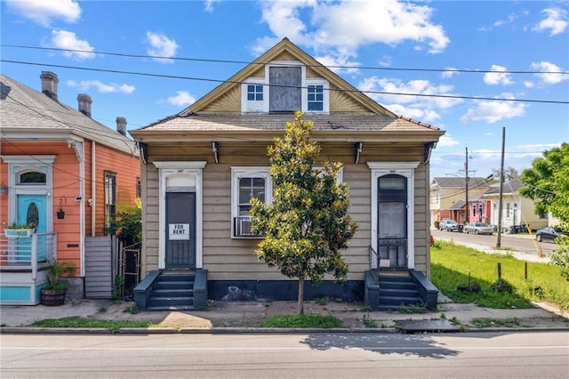 937-939 N Claiborne Ave, New Orleans, LA 70116 - shotgun-style home featuring entry steps
