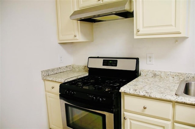116 Southern Ct, Avondale, LA 70094 - kitchen with gas range and under cabinet range hood