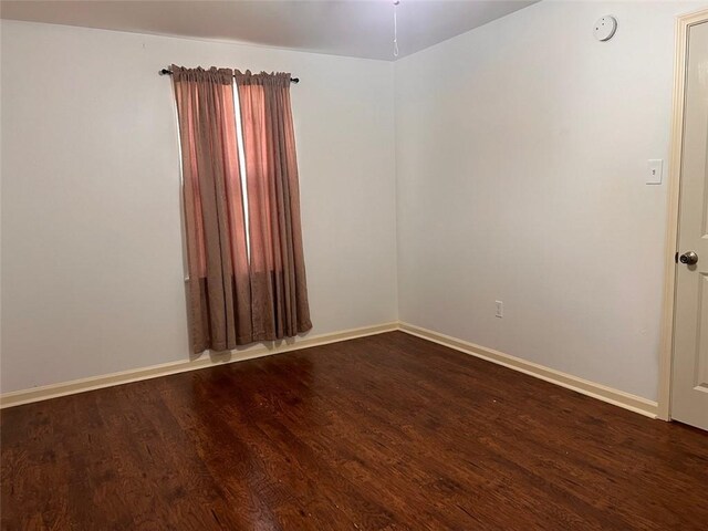 116 Southern Ct, Avondale, LA 70094 - spare room featuring dark wood-type flooring, baseboards, and a smoke detector