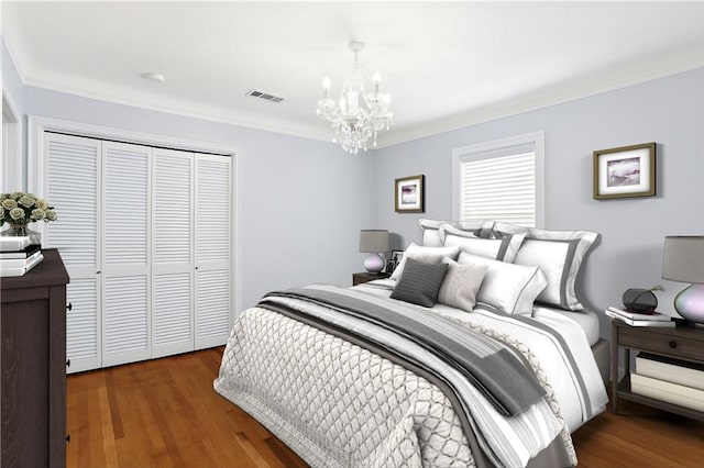 18 Davis Blvd, Jefferson, LA 70121 - bedroom with a closet, a chandelier, wood finished floors, and ornamental molding