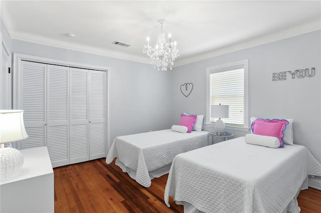18 Davis Blvd, Jefferson, LA 70121 - bedroom with a chandelier, a closet, wood finished floors, and ornamental molding