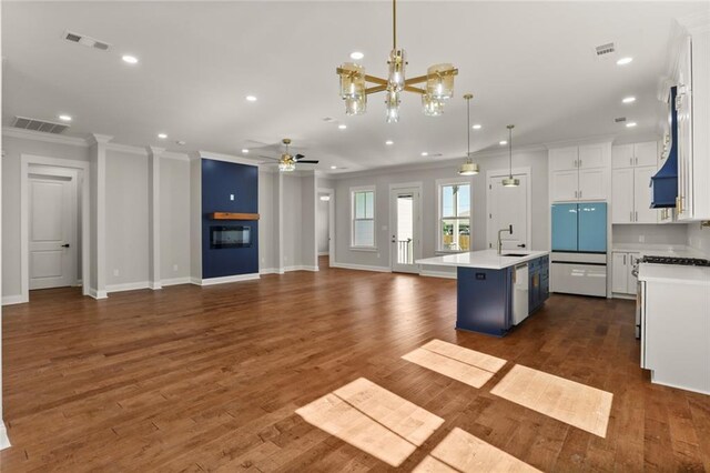 1109 David Dr, Metairie, LA 70003 - kitchen featuring a sink, crown molding, open floor plan, a center island with sink, and recessed lighting