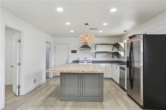 1401 Claiborne Dr, Jefferson, LA 70121 - kitchen with stainless steel appliances, a center island, open shelves, recessed lighting, and light wood finished floors