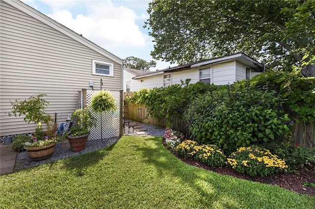 309 Wallace Dr, New Orleans, LA 70122 - view of yard