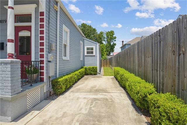 4119 S Liberty St, New Orleans, LA 70115 - view of side of home with fence