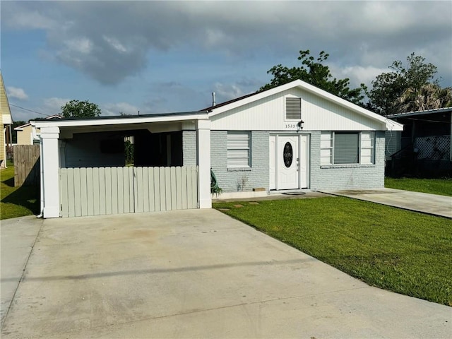 1523 W Dr, Westwego, LA 70094 - view of front facade featuring brick siding and a front yard
