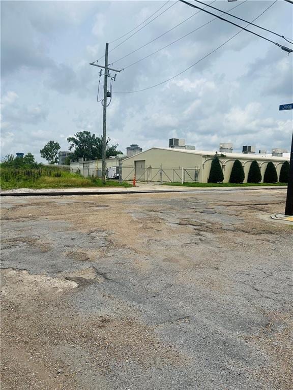 307 Diana St, New Orleans, LA 70114 - view of parking / parking lot