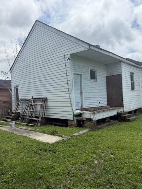 5123 Chartres St, New Orleans, LA 70117 - rear view of property featuring entry steps and a lawn