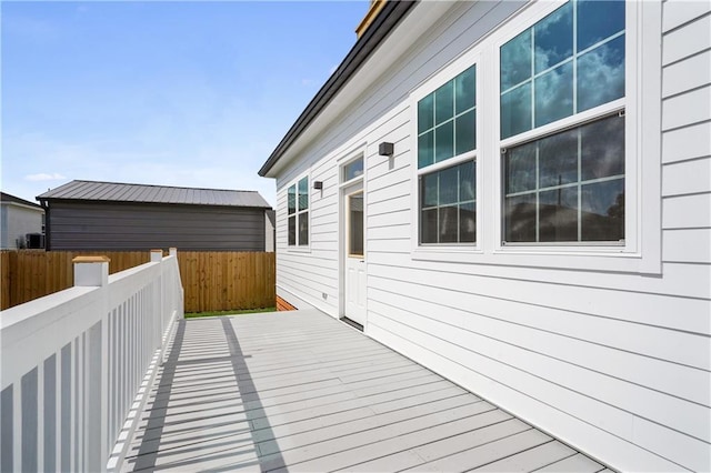 5519 Wingate Dr, New Orleans, LA 70122 - view of wooden terrace