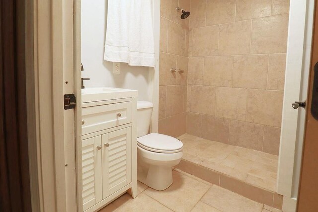 42073 Farlow Ln, Ponchatoula, LA 70454 - bathroom featuring toilet, a tile shower, vanity, and tile patterned flooring