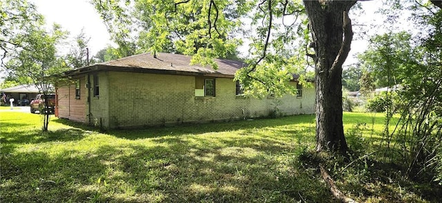 140 N 14th St, Ponchatoula, LA 70454 - view of side of property with brick siding and a yard