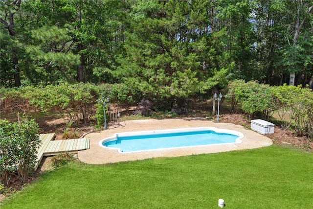 48 Bleu Lake Dr, Covington, LA 70435 - swimming pool with a yard