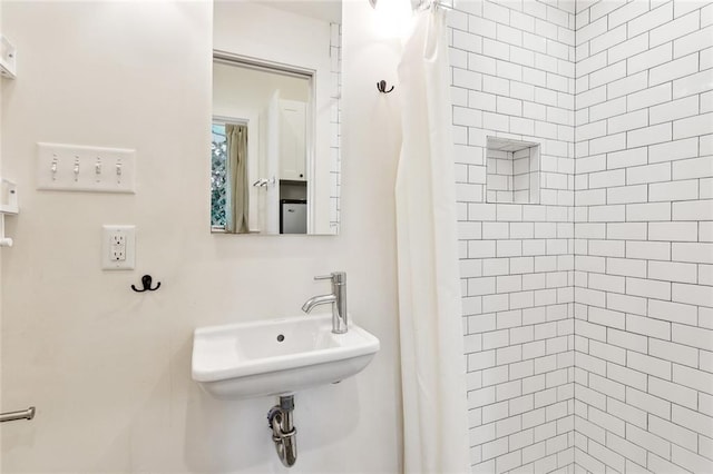 3119 Dauphine St, New Orleans, LA 70117 - bathroom with tiled shower