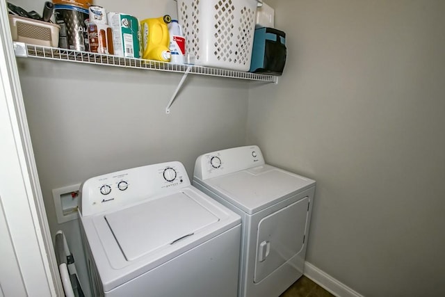 61113 Jade St, Lacombe, LA 70445 - laundry area with washer and clothes dryer and baseboards