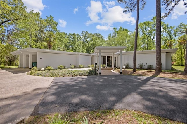 1450 Pine Tree Rd, Opelousas, LA 70570 - view of front of home with driveway and a carport