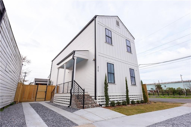 415 N Dupre St, New Orleans, LA 70119 - modern inspired farmhouse with board and batten siding