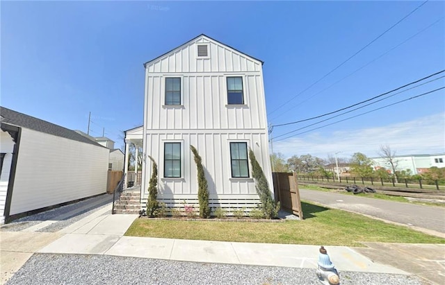 415 N Dupre St, New Orleans, LA 70119 - view of front of house with board and batten siding
