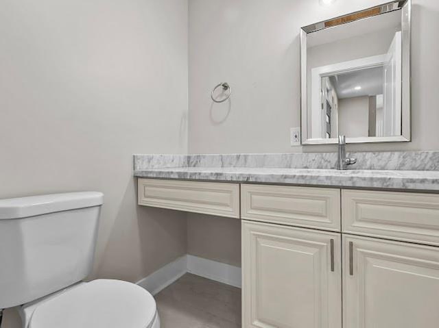 6100 Duplessis St, New Orleans, LA 70122 - bathroom featuring toilet, vanity, and baseboards