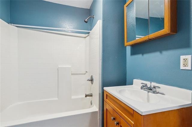 3309 4th St, New Orleans, LA 70125 - full bath with shower / washtub combination and vanity