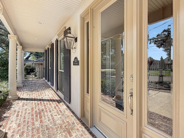 9125 5th St, River Ridge, LA 70123 - doorway to property featuring a porch