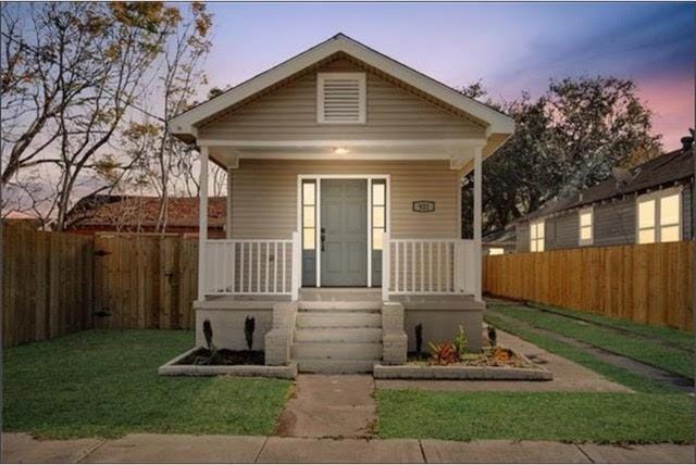 921 Andry St, New Orleans, LA 70117 - shotgun-style home with a porch