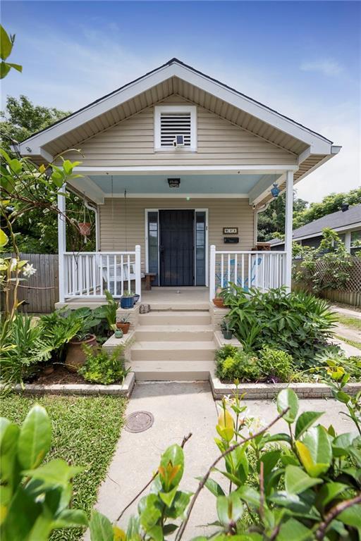 921 Andry St, New Orleans, LA 70117 - view of front of house featuring a porch
