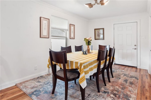 1101 Fairway Dr, Kenner, LA 70062 - dining space featuring wood finished floors, crown molding, and baseboards