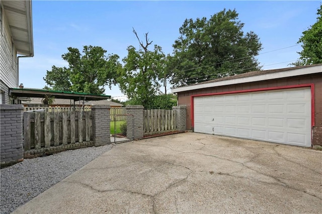 2529 Hudson Pl, New Orleans, LA 70131 - detached garage featuring a gate