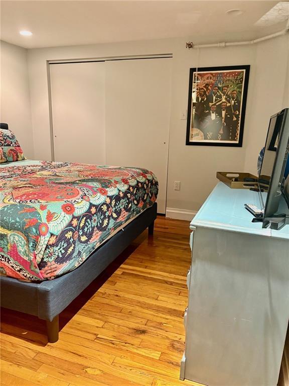 920 Poeyfarre St Unit 264, New Orleans, LA 70130 - bedroom with light wood finished floors, a closet, recessed lighting, and baseboards