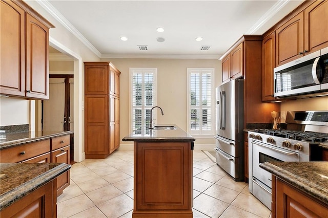 6919 Memphis St, New Orleans, LA 70124 - kitchen featuring stainless steel appliances, a sink, a kitchen island with sink, dark stone counters, and ornamental molding
