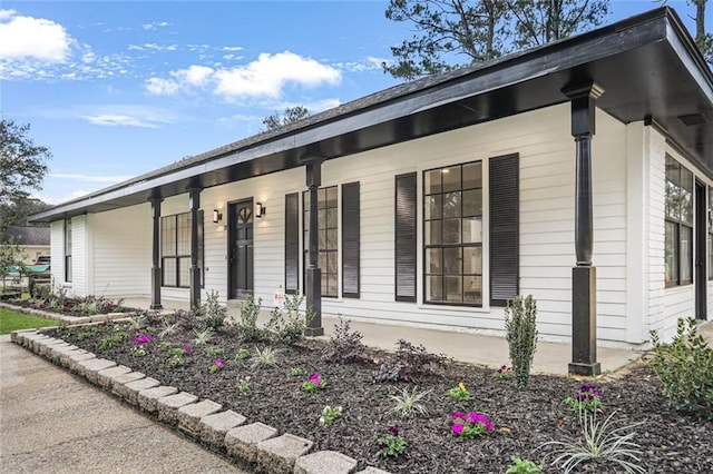 25 Woodvine Ct, Covington, LA 70433 - single story home featuring covered porch